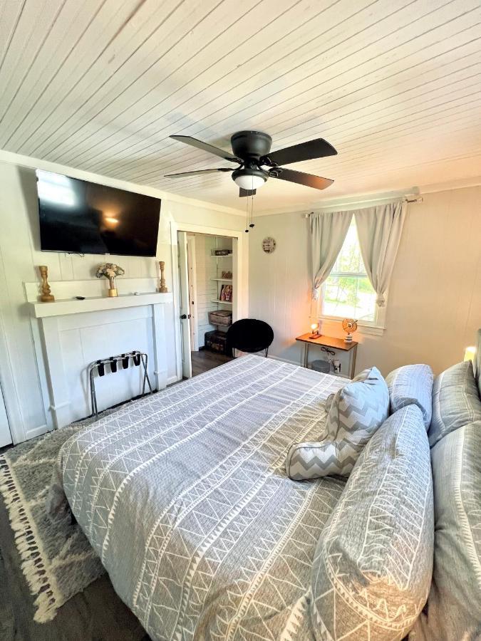 Giggling Creek Cottage - Bedjet! King Sized! Gazebo, 45 Acres, Arcades, Nintendo, More Henry Exterior foto